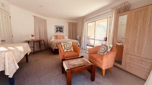 Omanu House | Beachside Bliss