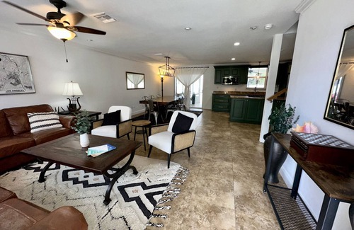 Tarpon Springs House | Beachside Bliss Steps from Sand in Tarpon Springs
