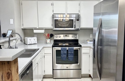 Lake Havasu City Condo | Beachside Bungalow - King Bed/Pool/Boat Parking