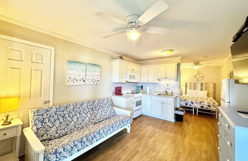 Atlantic Beach Condo | 🏖Beachside Complex Private Beach Access Pool WiFi Kitchen