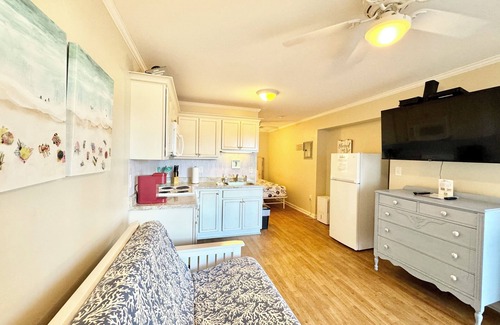 Atlantic Beach Condo | 🏖Beachside Complex Private Beach Access Pool WiFi Kitchen