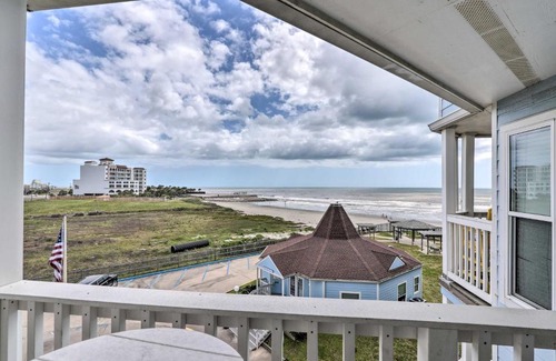 Galveston Apartment | Beachside Condo with Pool and Hot Tub in Galveston!