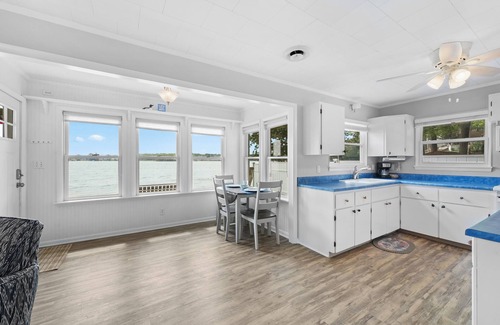 Lake City Cottage | Beachside Cottage on Sapphire Lake