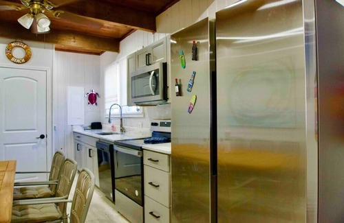 Downtown Myrtle Beach House | Beachside Cottage w/Ocean Views-Trailers Welcome