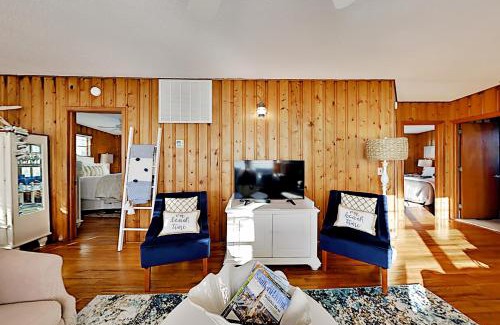 Long Beach House | Beachside Cottage