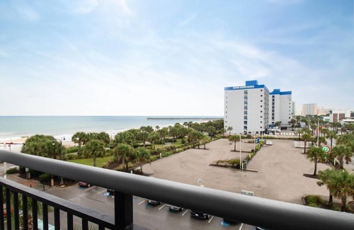 Downtown Myrtle Beach Condo | Beachside Elegance Ocean View King Condo 4th Floor