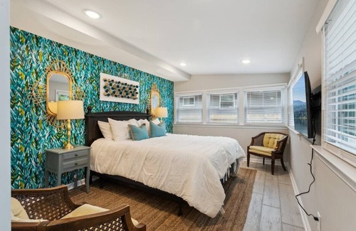 Buckroe Beach House | Beachside Escape: 1/2 mile from beach for family getaway