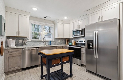 Buckroe Beach House | Beachside Escape: 1/2 mile from beach for family getaway