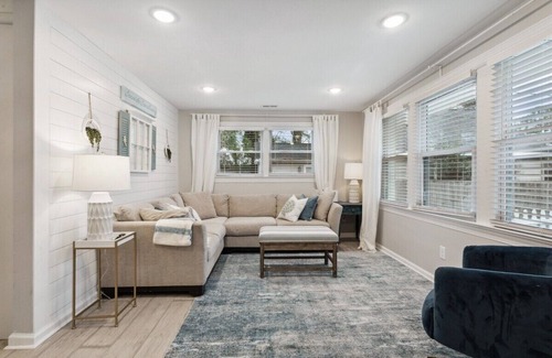 Buckroe Beach House | Beachside Escape: 1/2 mile from beach for family getaway