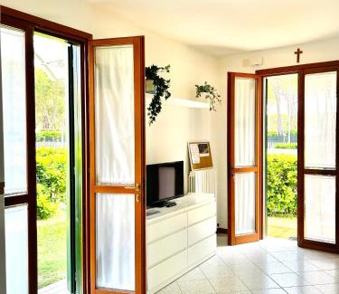 Mazzorno Sinistro House | Beachside Family Garden Retreat