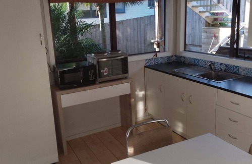 Cable Bay Apartment | Beachside Hideaway - by the surf & sand of LIttle Cable Bay - pet friendly!
