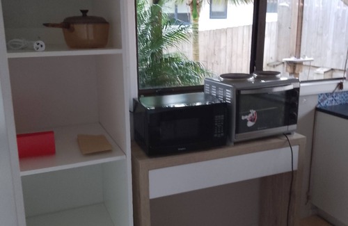 Cable Bay Apartment | Beachside Hideaway - by the surf & sand of LIttle Cable Bay - pet friendly!