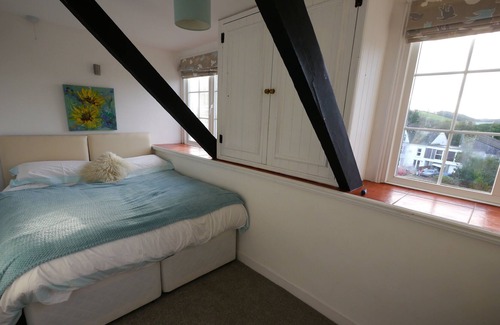 Portmellon Apartment | Beachside holiday home, extensive sea views, private garden and parking