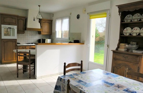 Pleumeur-Bodou House | Beachside House with Garden & WiFi, 400m from Shore in Pleumeur-Bodou