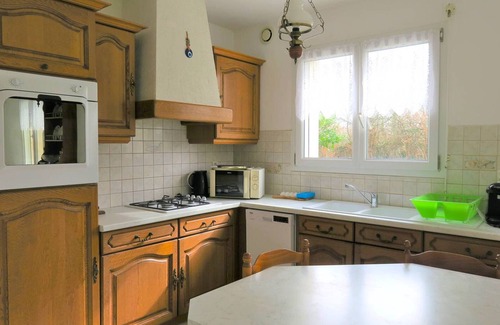 Pleumeur-Bodou House | Beachside House with Garden & WiFi, 400m from Shore in Pleumeur-Bodou