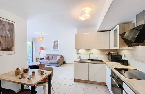 Les Lecques Apartment | Beachside Luxury Apartment with Pool Access