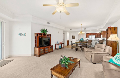 Bridgeport Heights Condo | Beachside luxurious spacious ocean-view condominium