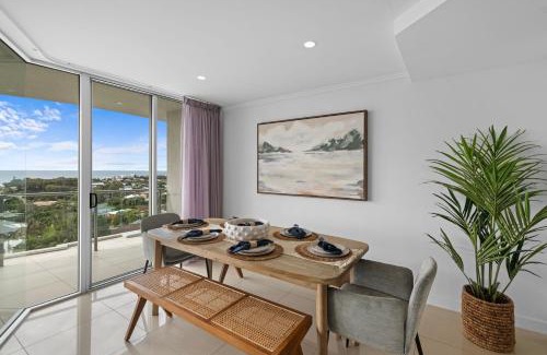 Kings Beach Apartment | Beachside Penthouse w Private Rooftop & Oceanviews