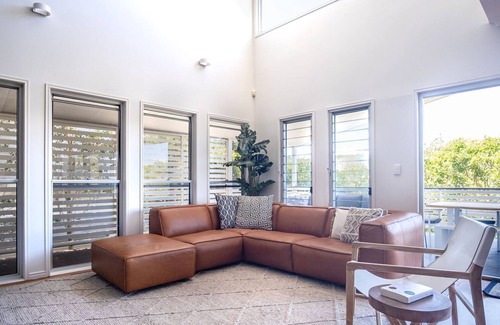 Twin Waters House | Beachside Resort Luxury Living