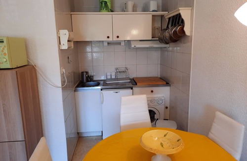 Le Penon Apartment | Beachside Retreat: Cozy 1BR Apt with Balcony, WiFi & Parking