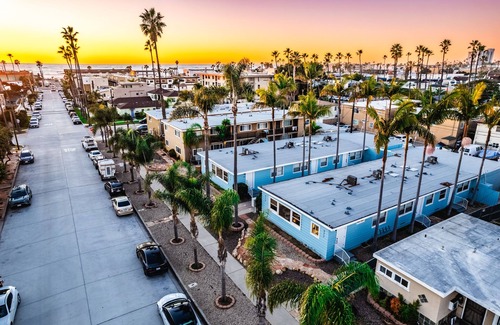 Crown Point Apartment | Beachside Retreat: Large Studio with AC 2 Blocks to Beach w/Parking