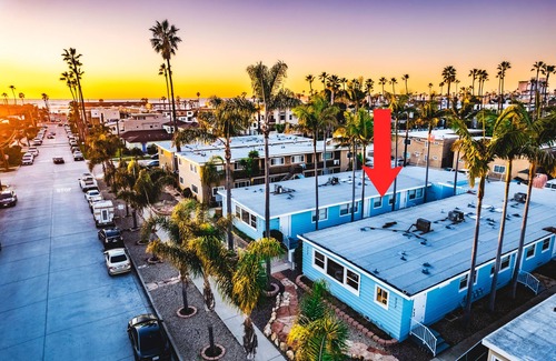 Crown Point Apartment | Beachside Retreat: Large Studio with AC 2 Blocks to Beach w/Parking