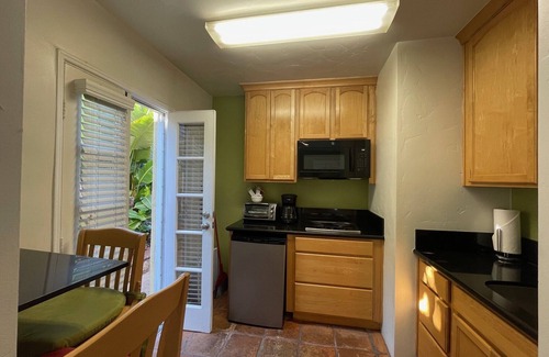 Santa Ana Heights Apartment | Beachside Studio suites with kitchenette