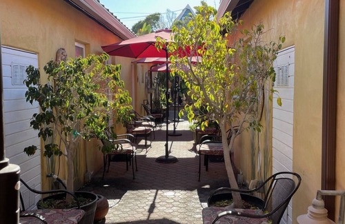 Santa Ana Heights Apartment | Beachside Studio suites with kitchenette
