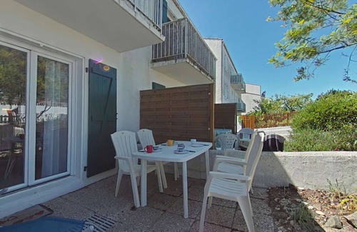 La Gueriniere Apartment | Beachside Studio with Garden - Sleeps 4, La Guérinière