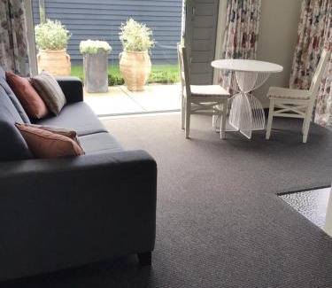 New Plymouth Apartment | Beachside studio