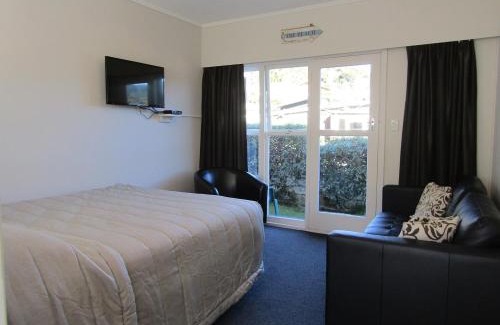 Waikawa Bay Hotel | Beachside Sunnyvale Motel