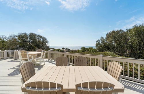 Vanderhorst Plantation House | Beachside Treehouse, spectacular ocean view on popular Surfsong Rd