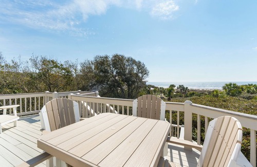 Vanderhorst Plantation House | Beachside Treehouse, spectacular ocean view on popular Surfsong Rd