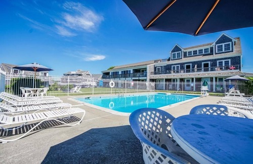 Falmouth Apartment | Beachside Village studio right on the beach with 180 views of Vineyard Sound