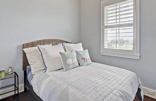 Galveston House | Beachtown Beauty on East End