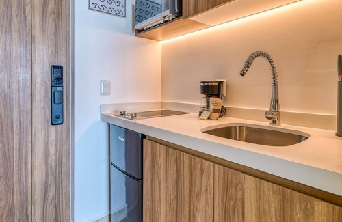 Las Glorias Apartment | Beachview Condo with Multiple Pools - Beach