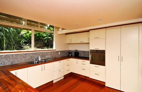 Britannia Heights House | BeachViews - Architectural with Incredible views over the Beach & Tasman Bay!