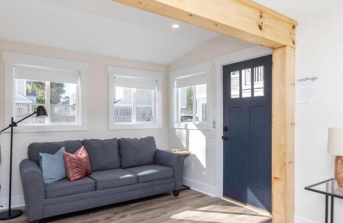 Northeast Virginia Beach Apartment | Beachwalk #5 8 Mins to Beach