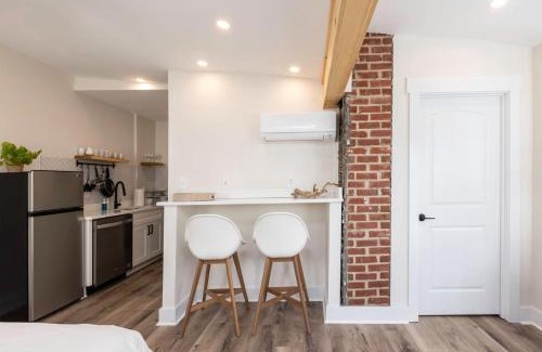 Northeast Virginia Beach Apartment | Beachwalk #5 8 Mins to Beach