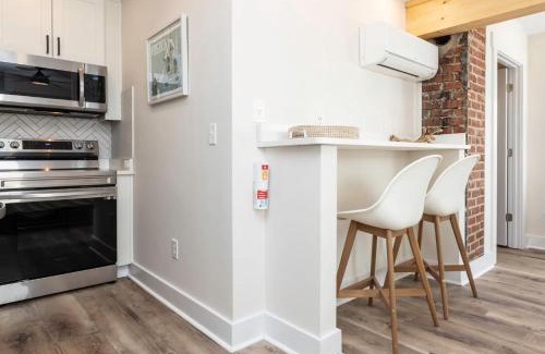 Northeast Virginia Beach Apartment | Beachwalk #5 8 Mins to Beach