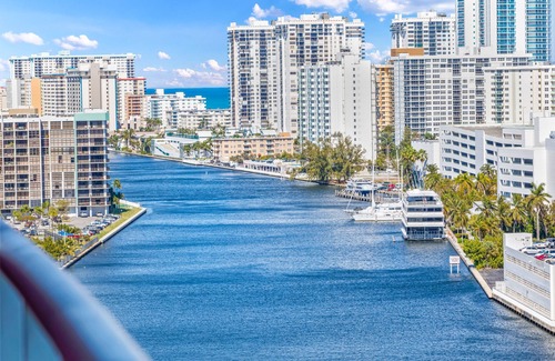 Sunny Isles Beach Apartment | Beachwalk Studio with Amazing view.