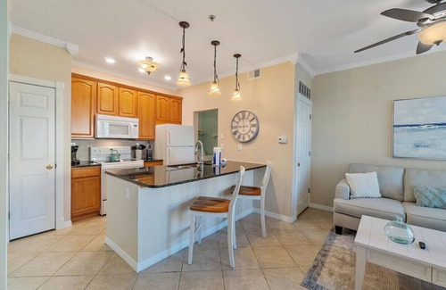 Seminole Condo | Beachway One Bedroom Paradise: Your Tranquil