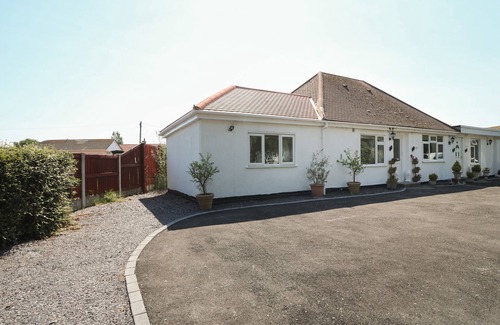 Llanasa Cottage | BEACHWAY, pet friendly, country holiday cottage in Prestatyn
