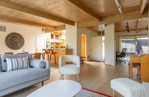 Hollywoodland Apartment | Beachwood Drive by onefinestay