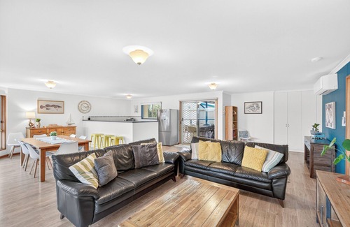 Goolwa Beach House | Beachwood – Fabulous Front-Row at Goolwa Beach | Pet Friendly