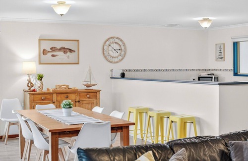 Goolwa Beach House | Beachwood – Fabulous Front-Row at Goolwa Beach | Pet Friendly