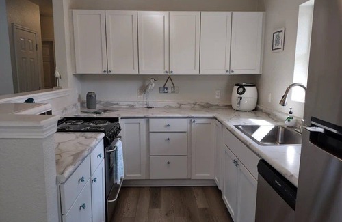 Waveland Cottage | Beachwoods Cottage: Quiet Woods & Exciting Beaches