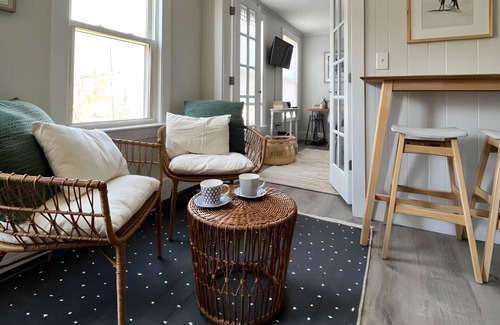 Munjoy Hill Apartment | Beachy 1BR Atop Munjoy Hill+Steps to Eastern Prom