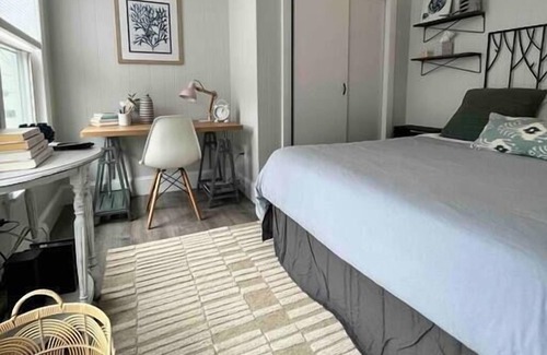 Munjoy Hill Apartment | Beachy 1BR Atop Munjoy Hill+Steps to Eastern Prom