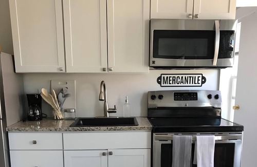 Munjoy Hill Apartment | Beachy 1BR Atop Munjoy Hill+Steps to Eastern Prom
